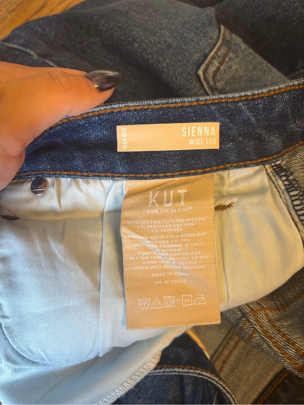 **SOLD** KUT from the Kloth Sienna Cuffed Wide Leg Jeans - 12P - Picture 3 of 6